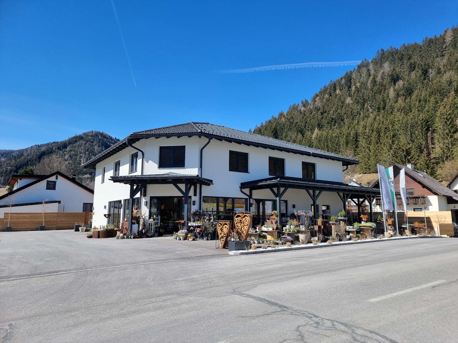 Fertighäuser als Firmengebäude von Holzbau Hollerer